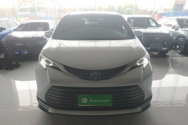 Used Toyota Sienna 2023 2.5L Hybrid Deluxe Edition