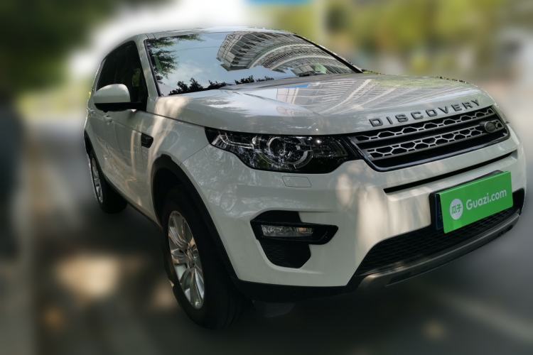 Used Land Rover Discovery Sport 2018 240 PS SE Version Front Right 45 Deg