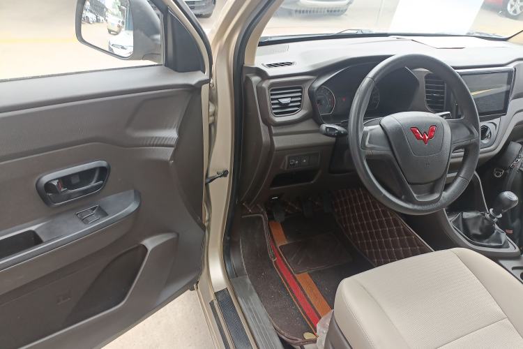 Used Wuling Hongguang V 2022 1.5L Jingqu Edition Enclosed-Window Vehicle with Hydraulic Power Steering LAR