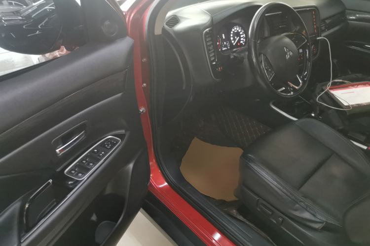 Used Mitsubishi Outlander 2019 2.0L Two-Wheel Drive Comfort Edition 5 Seats China VI Standard