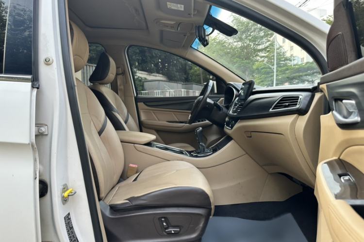 Used Baojun 730 2017 1.8L iAMT Prestige Version 7 Seats Right Front Seat