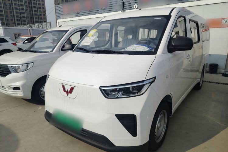 Used Wuling Yangguang 2024 300KM Comfort Version Passenger Van 75kW