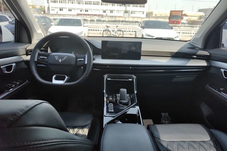 Used Wuling Asta 2022 2.0L DHT Electric-Speed Version
