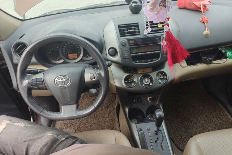 Used Toyota RAV4 2011 2.0L Automatic Luxury Edition Center Console