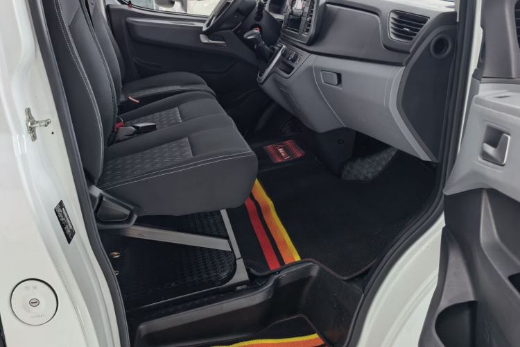 Used SAIC MAXUS Xintu V80 2023 2.0T AMT Classic Aoyuntong Short Wheelbase Ultra-Low Roof 5/6-Seater