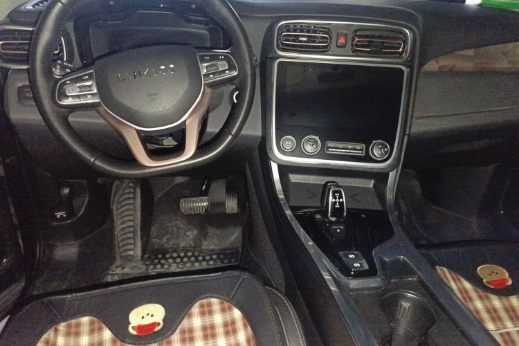 Used Lynk & Co 01 2017 2.0T Two-Wheel Drive Pro Edition Center Console