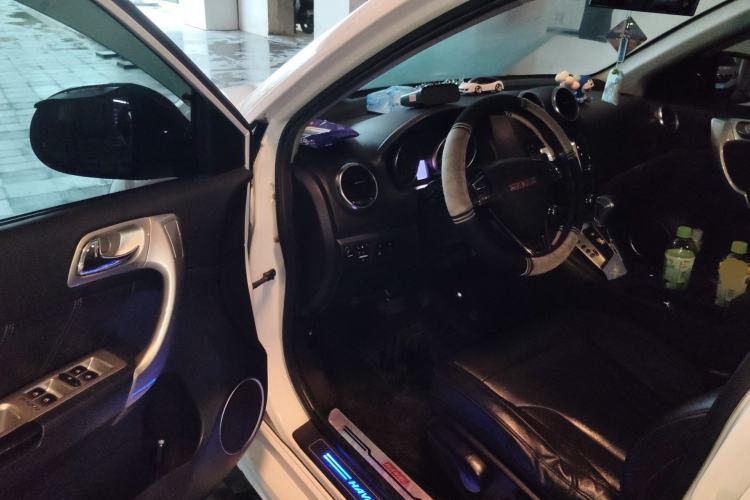 Used Haval H6 2013 Upgraded Model 2.4L Automatic Two-Wheel Drive Elite Version Driver Seat