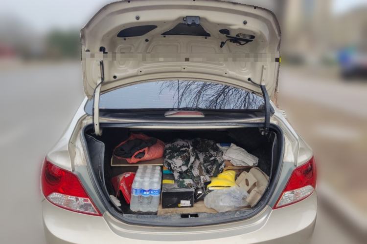 Used Hyundai Verna (older generation) 2010 Sedan 1.4L Automatic Comfort Model GS Trunk