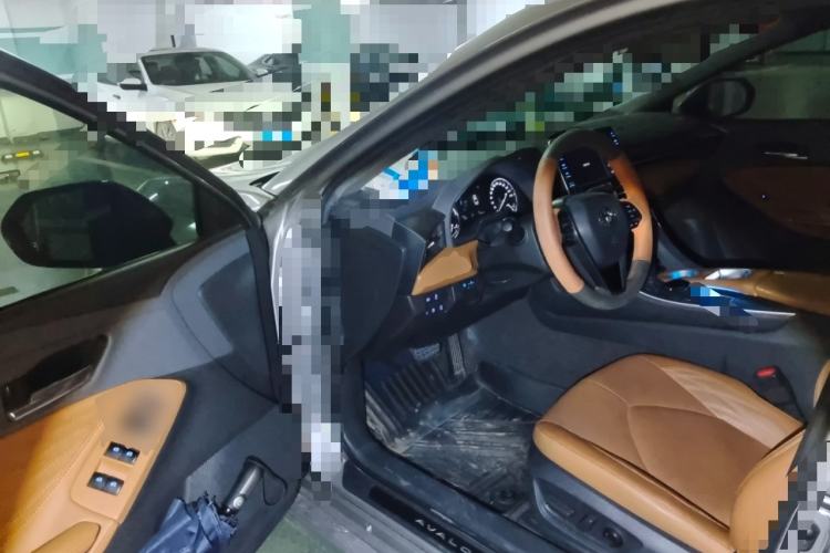 Used Toyota Avalon 2019 Dual-Engine 2.5L XLE Prestige Version China VI Standard Driver Seat
