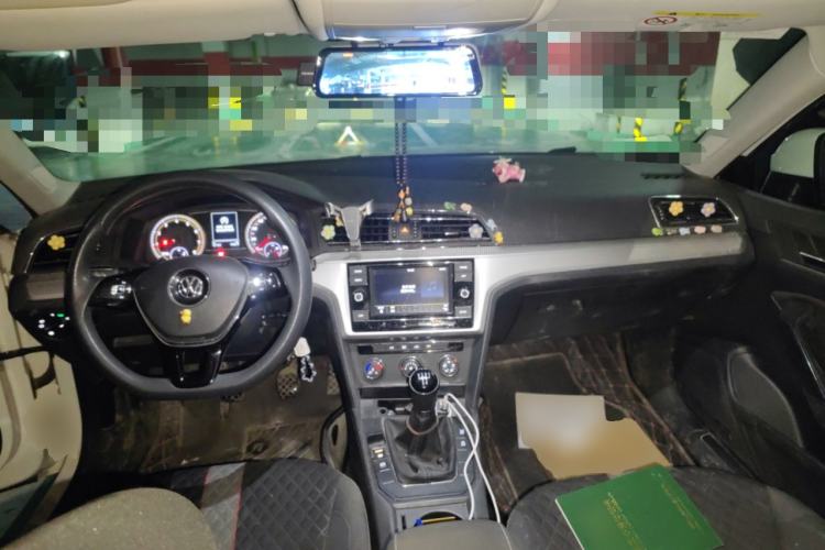 Used Volkswagen Lamando 2019 230TSI Manual Trend Edition China VI Standard Center Console