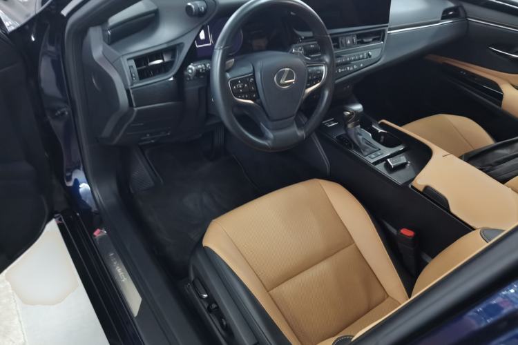 Used Lexus ES 2023 200 Excellence Edition
