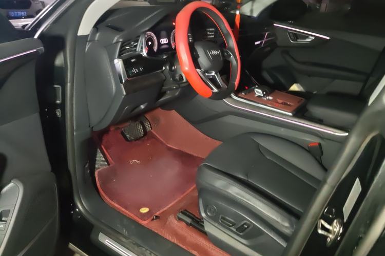 Used Audi Q8 2023 55 TFSI Luxury Dynamic Edition Driver Seat