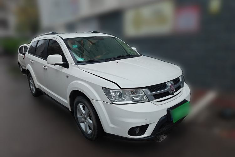 Used Fiat Freemont 2012 2.4L Comfort Edition Front Right 45 Deg