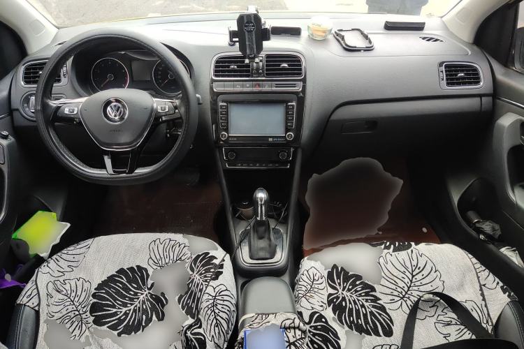 Used Volkswagen Polo 2014 1.6L Automatic Luxury Edition Center Console