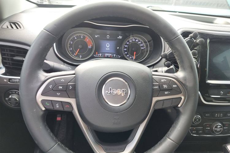 Used Jeep Cherokee 2019 2.0T Two-Wheel Drive Smart Enjoyment Version China V