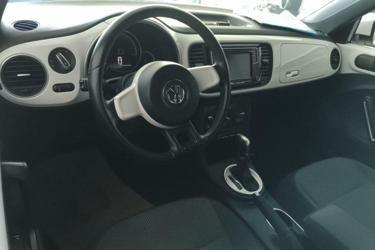 Used Volkswagen Beetle 2015 180TSI model
