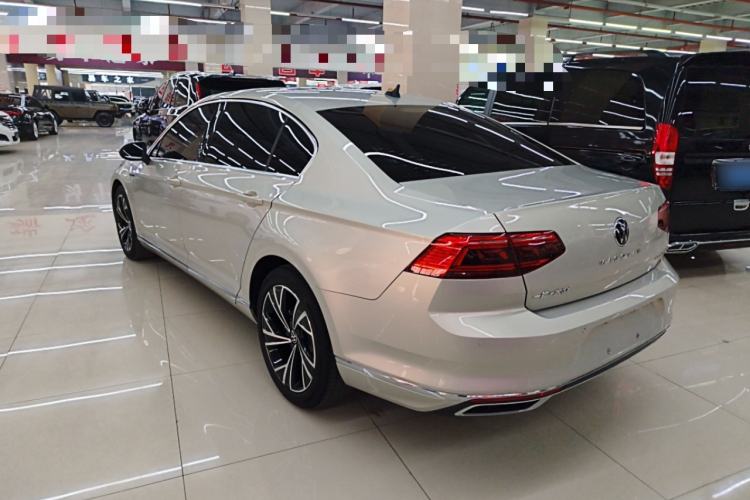 Used Volkswagen Magotan 2021 330TSI DSG 30th Anniversary Edition Exterior 2