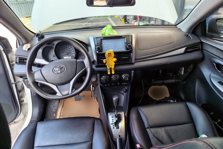 Used Toyota Vios 2014 1.5L Automatic ZhiShang Edition Center Console