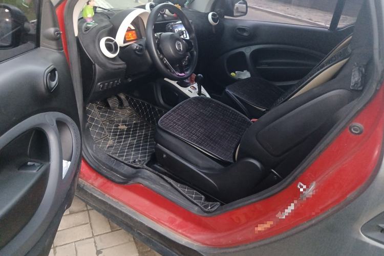 Used smart fortwo 2015 1.0L 52 kW hardtop Dynamic version Driver Seat