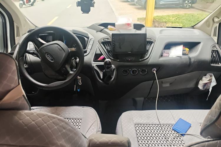 Used Ford Transit 2020 2.0T Diesel Multi-Function Commercial Vehicle Mid-Chassis Low-Roof Design with Dual Rear Doors Meeting China VI Emission Standards
