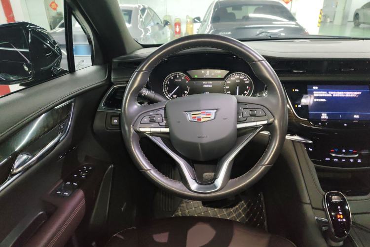 Used Cadillac XT6 2021 2.0T 6-Seater Two-Wheel Drive Luxury Version Steering Wheel