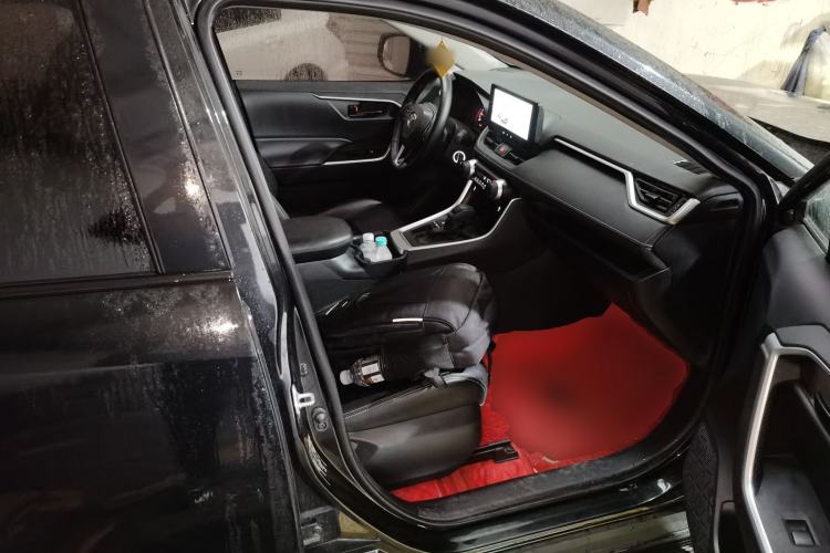 Used Toyota RAV4 2023 2.0L CVT Two-Wheel Drive Urban Edition Right Front Seat