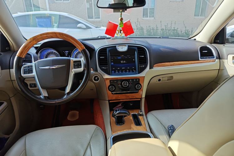 Used Chrysler 300C 2013 3.6L Luxury Edition
