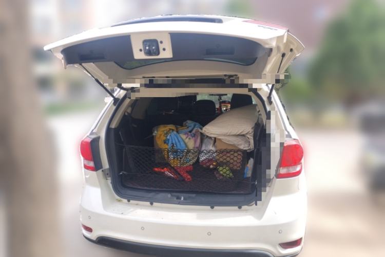 Used Dodge Journey 2013 2.4L Two-Wheel Drive Luxury Version Trunk