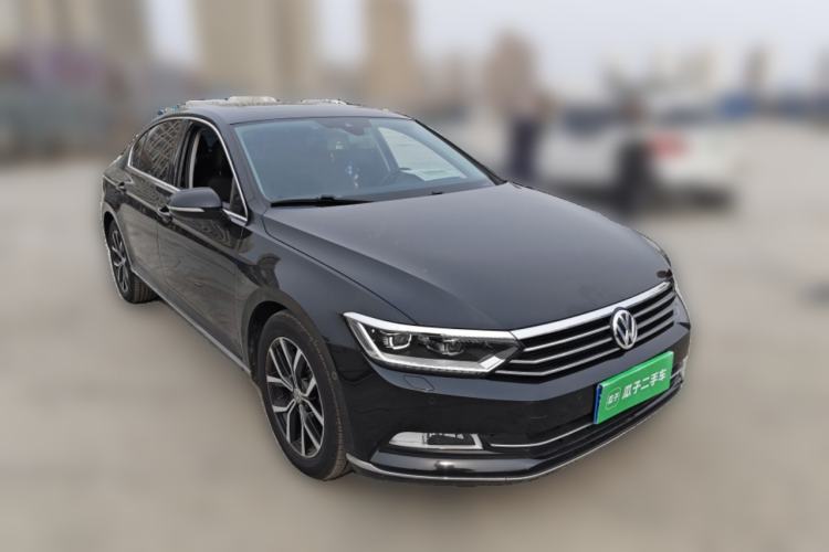 Used Volkswagen Magotan 2017 330TSI DSG Luxury Model Front Right 45 Deg