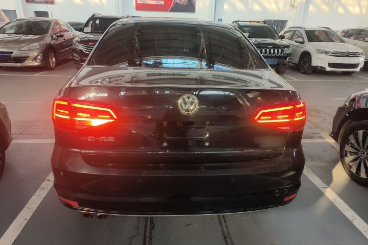 Used Volkswagen Sagitar 2017 230TSI Automatic Comfort Version
