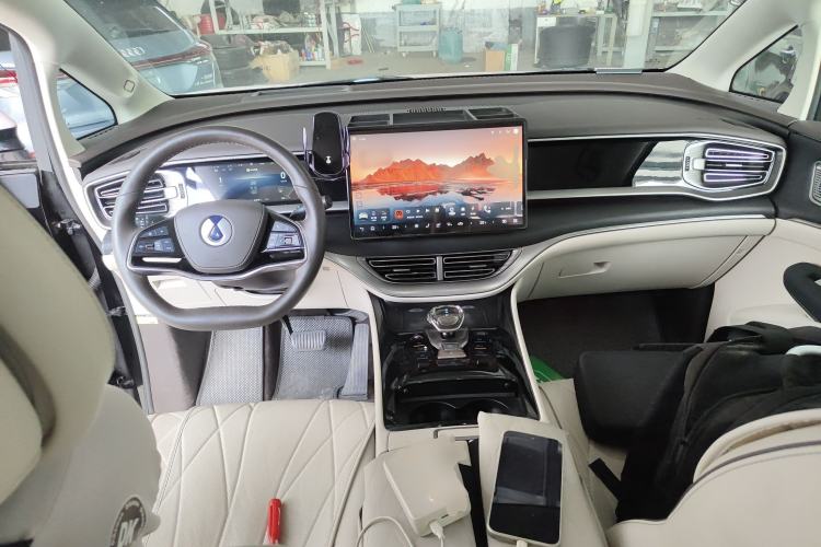 Used Denza D9 2024 DM-i 980 Four-Wheel Drive Flagship Model
