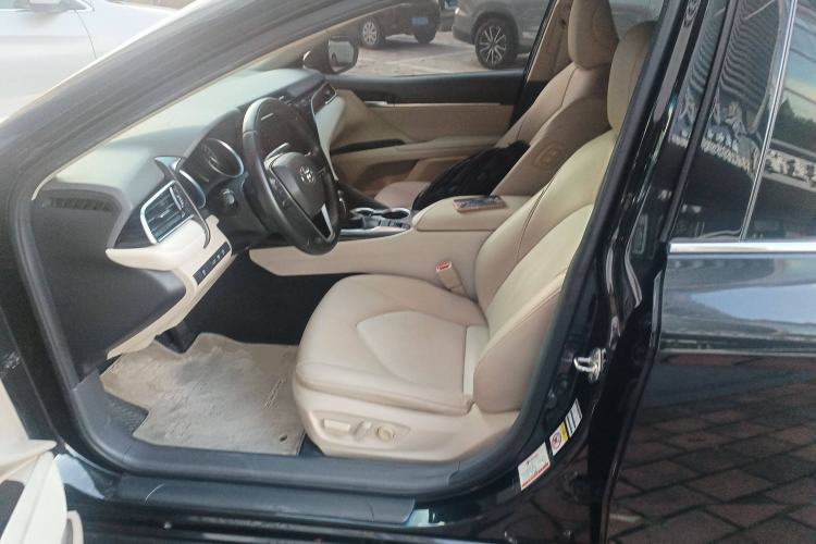 Used Toyota Camry 2018 2.0E Leading Edition