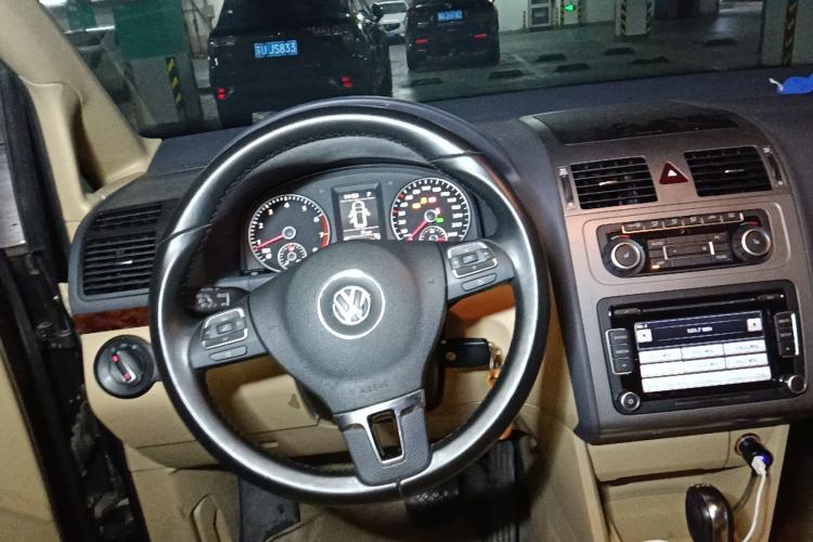 Used Volkswagen Touran 2011 1.4T DSG ZhiZhen Edition 5 Seats Steering Wheel