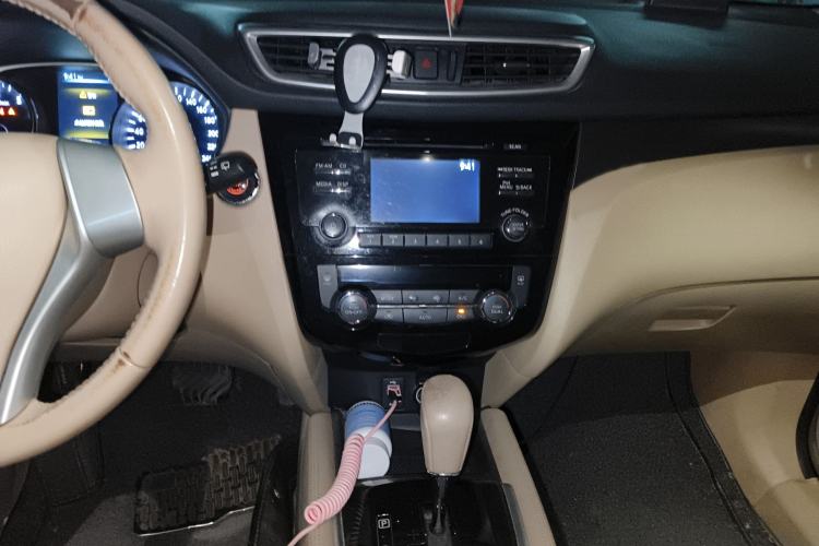 Used Nissan X-Trail 2014 2.0L CVT Comfort Edition 2WD Audio And AC Panel