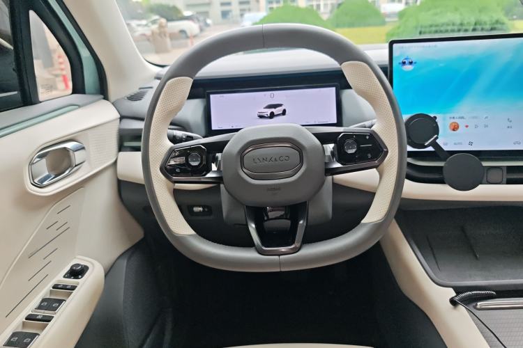 Used Lynk & Co 06 EM-P 2023 EM-P 126 Long-Range Halo Steering Wheel