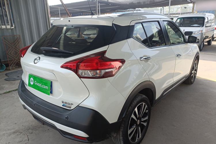 Used Nissan Kicks 2017 1.5L CVT Smart Drive Edition Rear Right 45 Deg