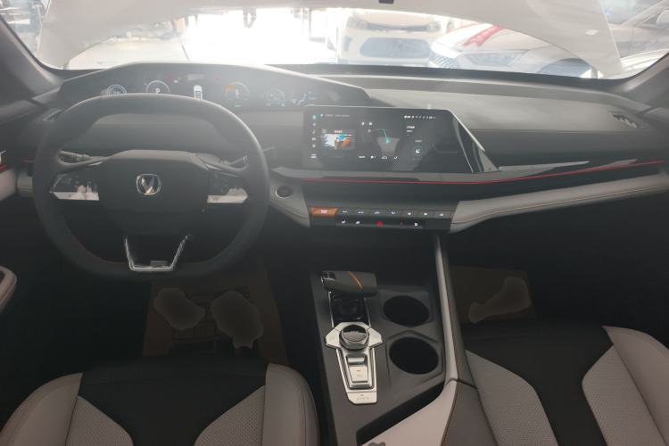 Used Changan UNI-V iDD 2024 Blue Whale Smart Electric iDD 136km Luxury Model