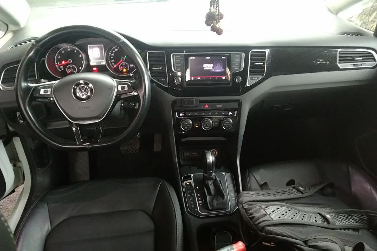 Used Volkswagen Golf 2015 1.4TSI Sportsvan Center Console