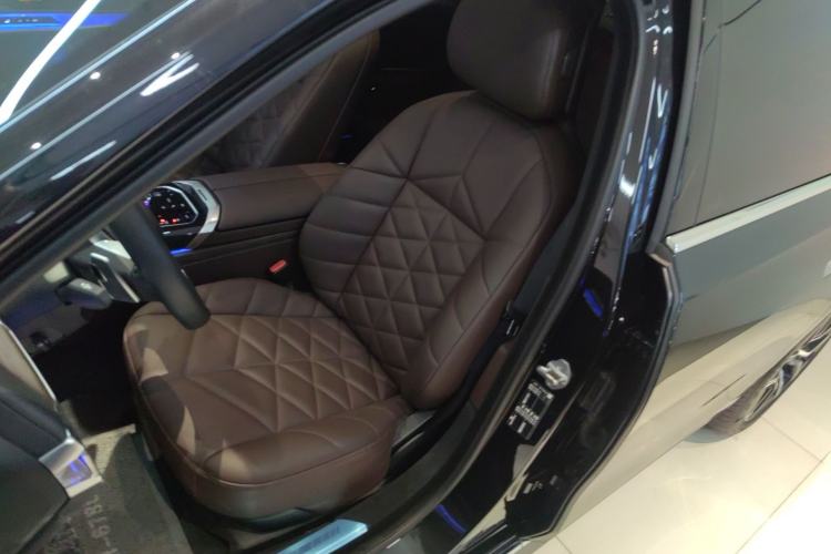 Used BMW 7 Series 2023 735Li M Sport Package Left Front Seat