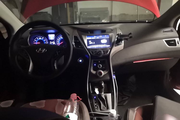 Used Hyundai Elantra (5th Generation / Langdong) 2016 1.6L Automatic Prestige Model Center Console