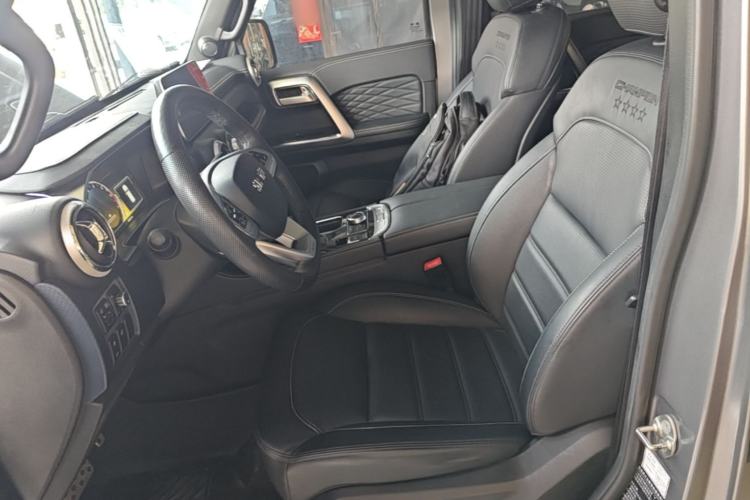 Ojetý BAIC Off-Road BJ40 2021 2.0T Automatic Four-Wheel Drive Ring the Tower Champion Edition