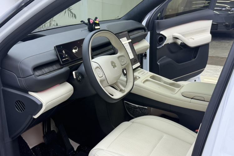 Used Nio ES6 2023 75 kWh Interior 8