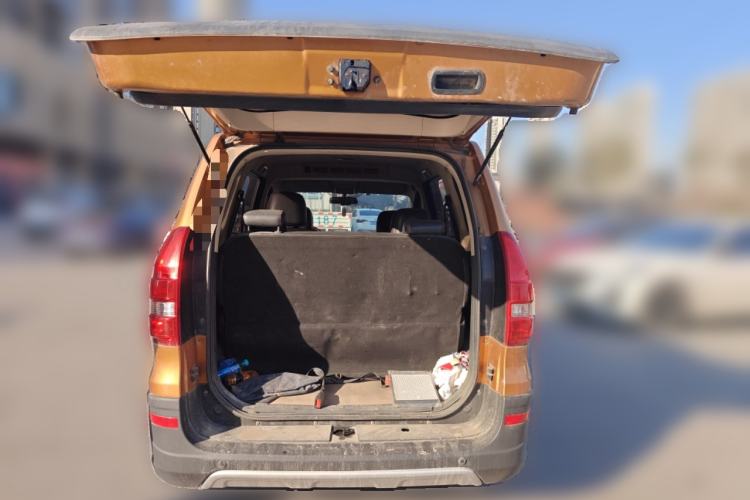 Used Dongfeng Fengon 360 2015 1.5L Manual Luxury 7-Seater China IV Standard
