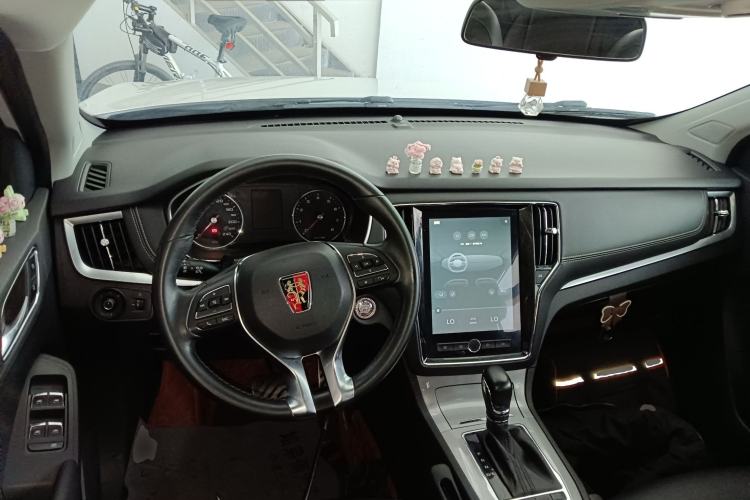 Used Roewe RX5 2016 20T Two-Wheel Drive Automatic Internet Smart Edition Center Console