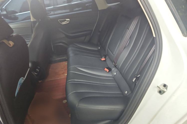 Used Roewe D7 2023 DMH 125km Superior Edition
