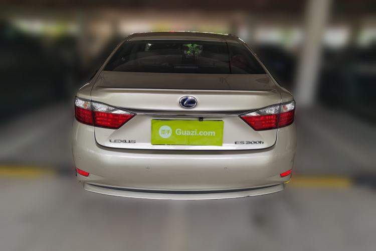 Used Lexus ES 2013 300h Elite Edition
