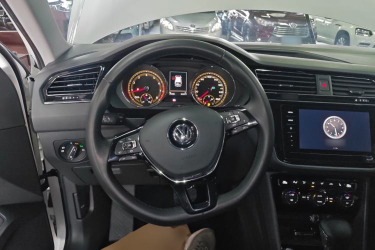 Used Volkswagen Tiguan L 2020 330TSI Automatic Two-Wheel Drive Smart Luxury Edition China VI Standard