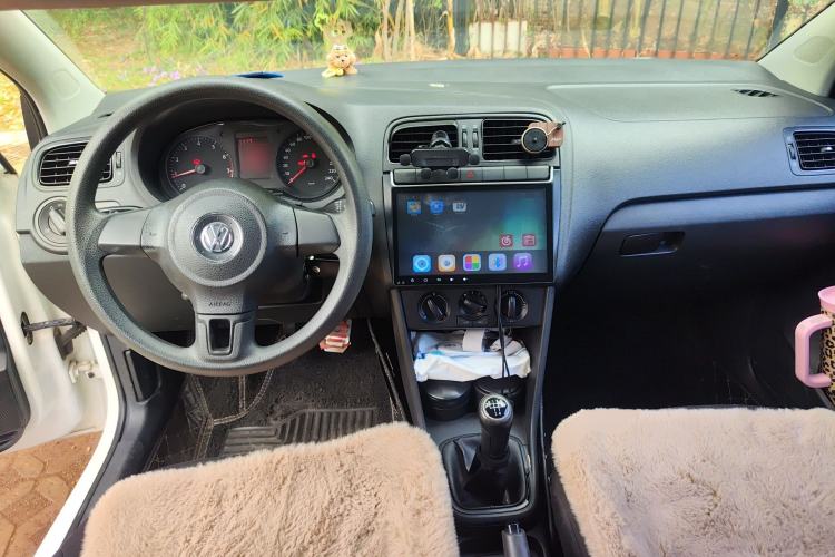 Used Volkswagen Polo 2013 1.4L Manual Fashion Edition Center Console