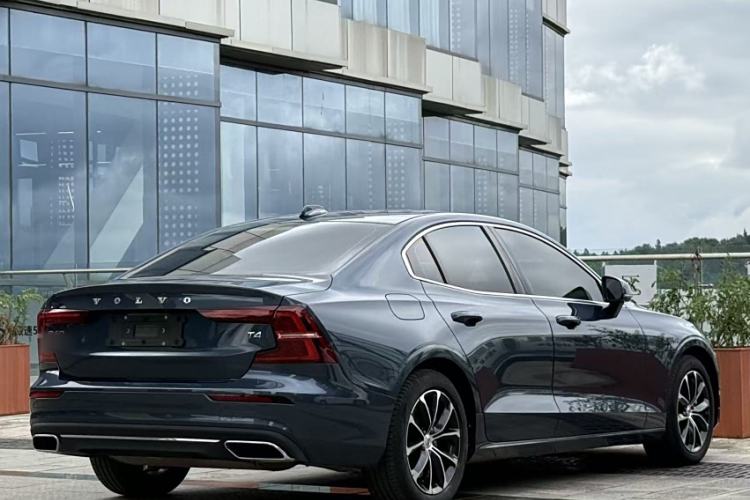 Used Volvo S60 2021 T4 Zhiyi Luxury Edition
