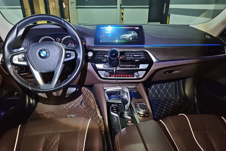 Used BMW 5 Series 2018 Facelifted 530Li Luxury Edition Premium Package Center Console